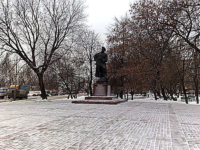 Памятник маршалу Жукову на одноименном проспекте [Анатолий Новак]