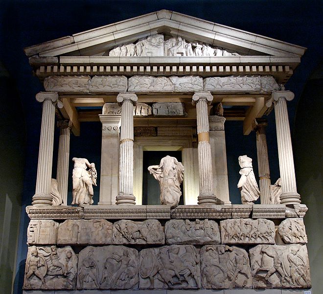 Фасад храма Нереид [Википедия]