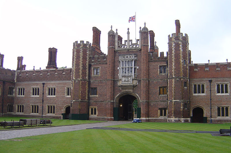 Hampton Court [Википедия]