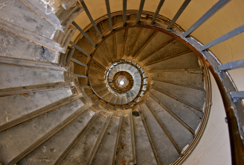 Винтовая лестница, вид сверху [Википедия]