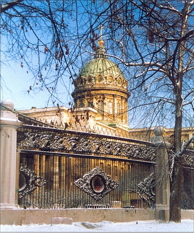 Вид на западный фасад, решетка Казанского собора [А.Н.Воронихин]