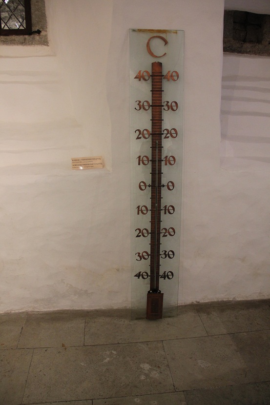 Термометр с Ратуши -1958- разбит в июне 2011 года, ожидает реставрации [Анатолий Новак]